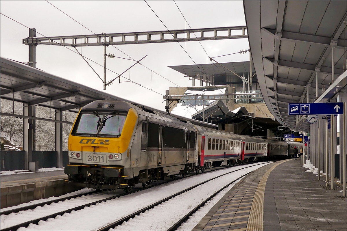 Am neuen Bahnhof Pfaffenthal-Kirchberg halten Intercity- (IC), Regional-Express- (RE) und Regionalbahn-Zge (RB), welche diesen Bahnhof mit dem Luxemburger Hauptbahnhof verbinden. Derzeit verkehren tglich vier Zge pro Stunde und Fahrtrichtung, aber 2020 soll die Taktung auf sechs Zge pro Stunde und Richtung erhht werden. Am 31.01.2019 konnte der IC 112 Liers-Luxembourg, gezogen von der 3011 dort bildlich festgehalten werden. (Jeanny)

Die Realisierung dieses Bahnhofs ist ein Kernbestandteil der Strategie, mit der die luxemburgische Regierung die Entwicklung einer nachhaltigen Mobilitt frdern will. Der Bahnhof entlastet den Hauptbahnhof und ermglicht eine erhebliche Zeitersparnis – schtzungsweise mehr als 20 Minuten – fr jene unterwegs in Richtung Kirchberg-Plateau, die frher am Hauptbahnhof in einen Bus zum Kirchberg umsteigen mussten.