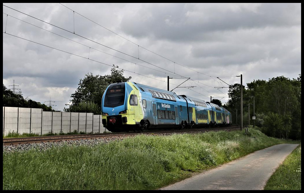 Am Ortsrand von Lotte ist hier am 25.5.2021 um 10.58 Uhr der WFB ET 606 aus Braunschweig kommend nach Rheine unterwegs. 
