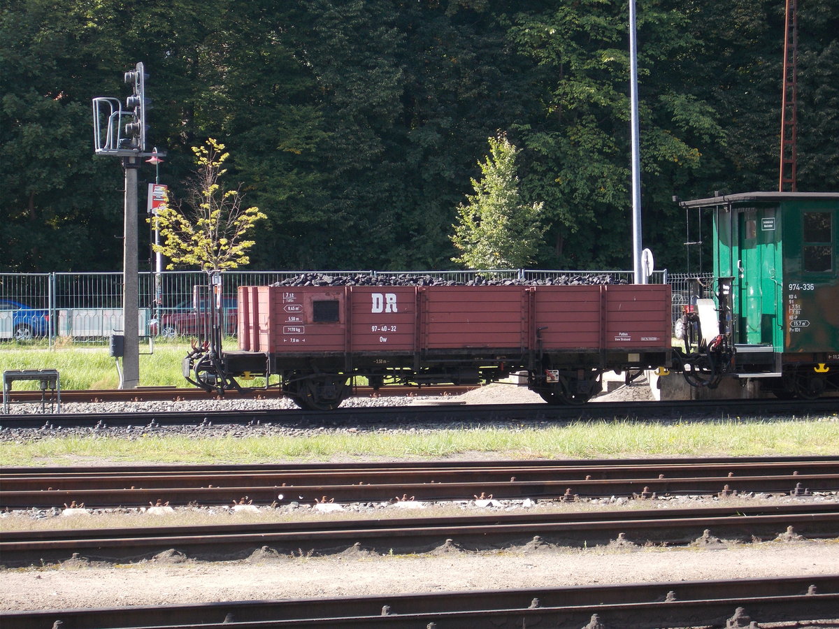 Am planmäßigen Zug nach Göhren hing,am 02.September 2016,der mit Kohle beladene Ow 97-40-32.Aufnahme in Putbus.