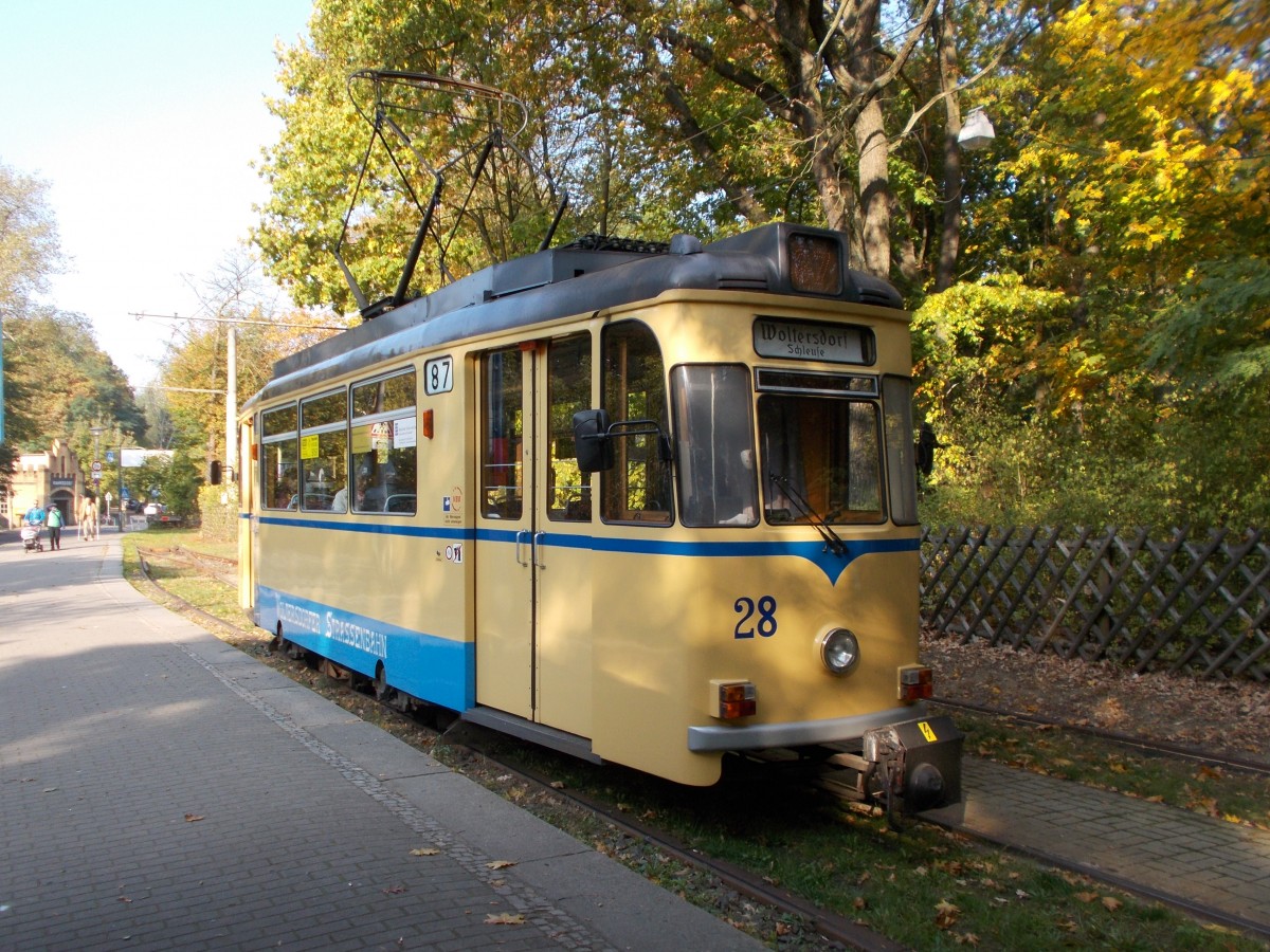 Am S-Bahnhof Rahnsdorf wartete Tw28,von der Woltersdorfer Strassenbahn,am 05.Oktober 2014.