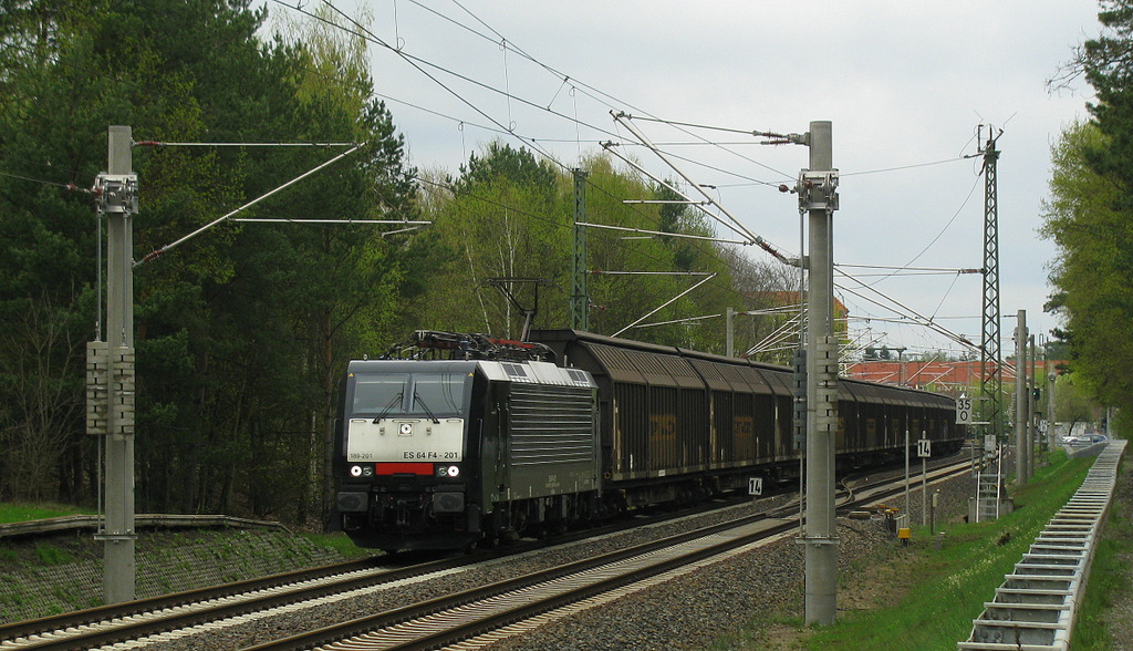 Am Samstag den 07.04. war die Strecke Frankfurt(Oder) - Berlin gesperrt, sodass der Waschmaschinenzug Nauen - Guben durch Bestensee kam mit ziehender 189 201.