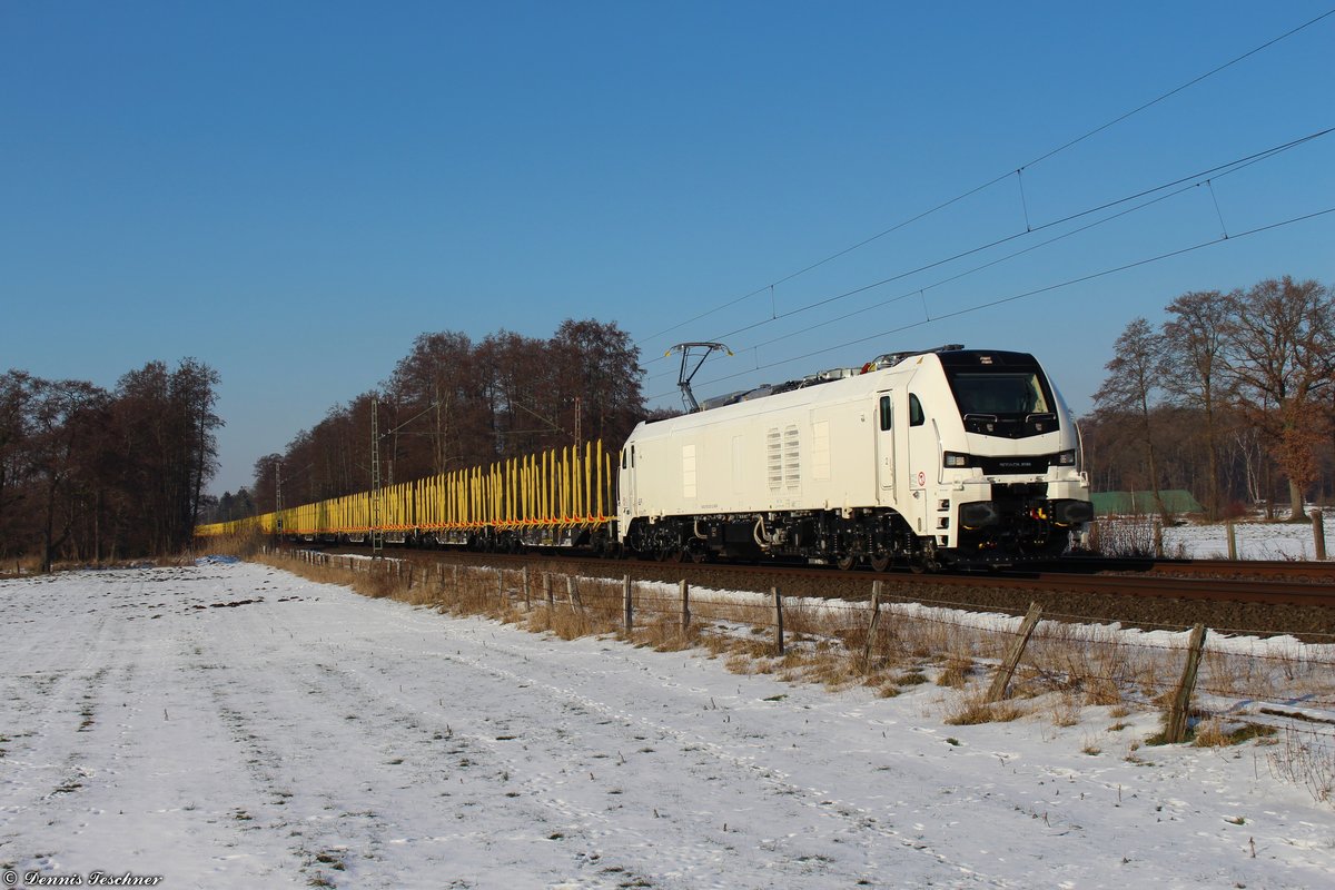 Am Samstag, dem 13.02.2021 konnte ich die neue 159 220 der EBS mit einem leeren Holzzug fotografieren. Bei strengem Frost und herrlichem Sonnenschein rollt sich durch den verschneiten Kreis Verden in Richtung Süden.
