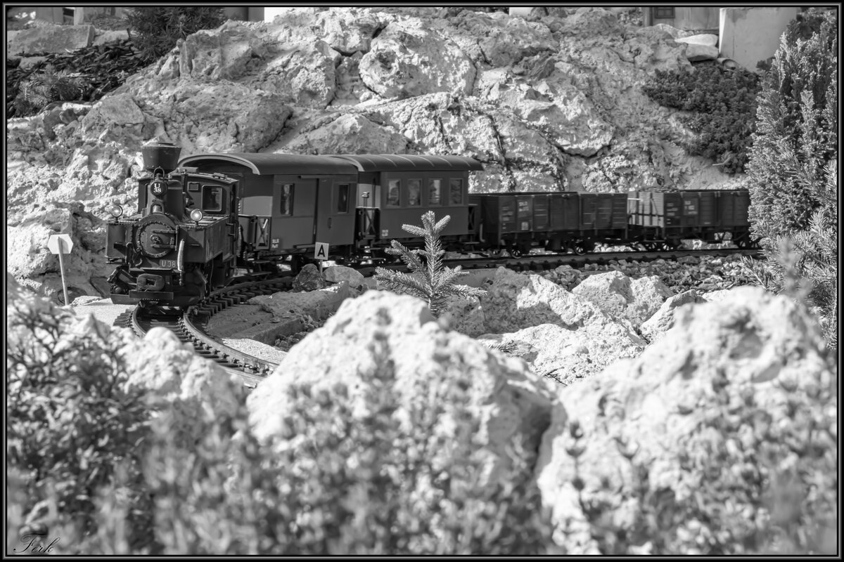 Am sonnigen 26.September 2021 dampft die U38 durchs Gebirge der GGB . 