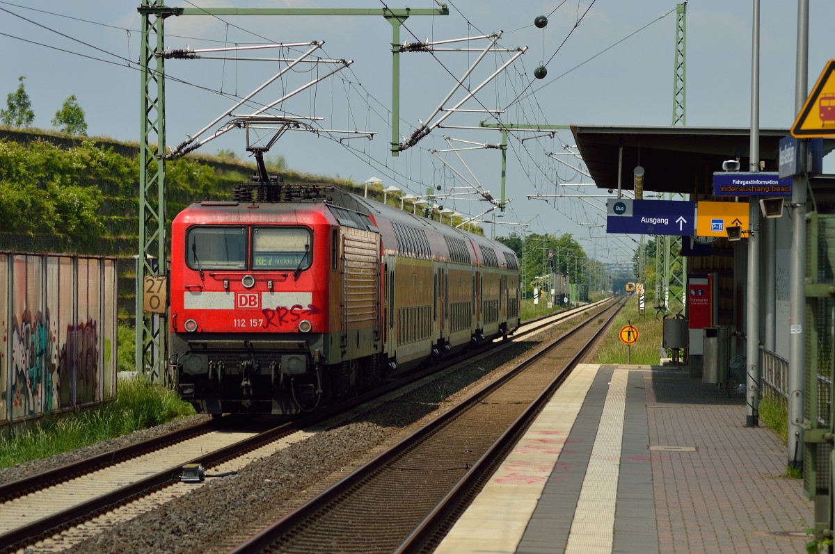 Am Sonntag den 18.5.2014 fuhr die 112 157 mit einem RE7 Zug nach Krefeld durch Allerheiligen auf dem Richtungsgleis nach Köln gen Norf. Gleis 1 war wegen Bauarbeiten in Norf gesperrt ab Nievenheim. 