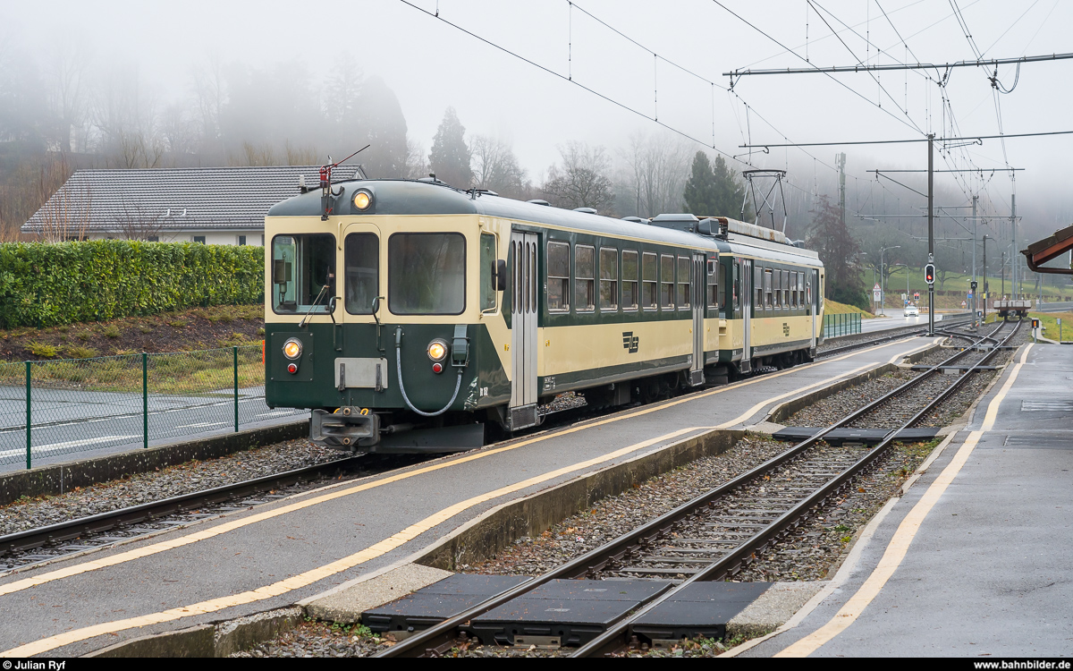 Am Sonntag, 2. Februar 2020 wurde bei der LEB der Be 4/4 26 mit dem Bt 152 zum letzten Mal im Plandienst eingesetzt. Dieser und ein weiterer baugleicher Zug waren seit 1966 ohne grössere Umbauten im Einsatz, die letzten Jahre noch als HVZ-Schnellzüge. Jetzt werden sie durch die Ablieferung neuer Triebzüge von Stadler überflüssig.<br>
In der Station Jouxtens-Mézery.