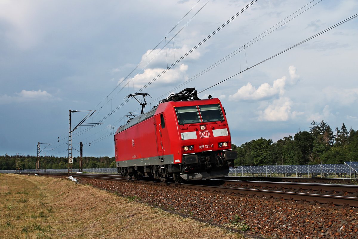 Am späten Nachmittag des 03.06.2020 fuhr 185 131-0 als T 67025 (Mannheim Rbf - Offenburg Gbf) zwischen Neulußheim und Waghäusel über die KBS 700 (Rheinbahn) in Richtung Graben-Neudorf.