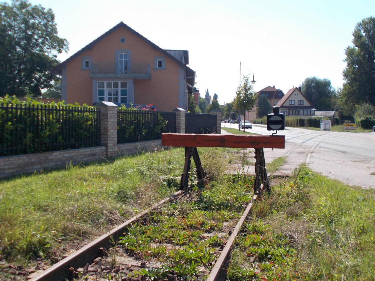 Am Streckenende in Ketzin steht der Prellbock mit Laterne.Aufnahme am 27.August 2016.