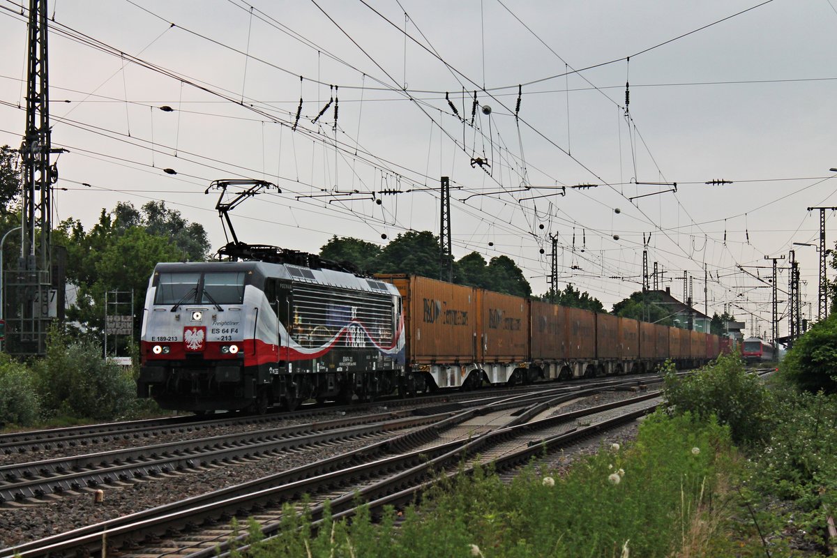 Am Tag zuvor noch auf dem nach Weil am Rhein, fuhr die MRCE/ERS Railways B.V. ES 64 F4-213 (189 213-2)  Linked by Rail  am 10.06.2015 mit dem Gegenzug als Weil am Rhein-Shuttle durch Müllheim (baden) gen Norden/Rotterdamm Waalhaven.