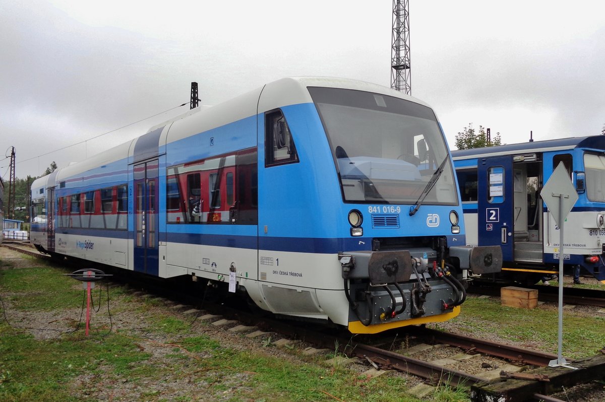 Am trüben 24 September 2017 steht 841 016 ins Bw von Ceska Trebova.