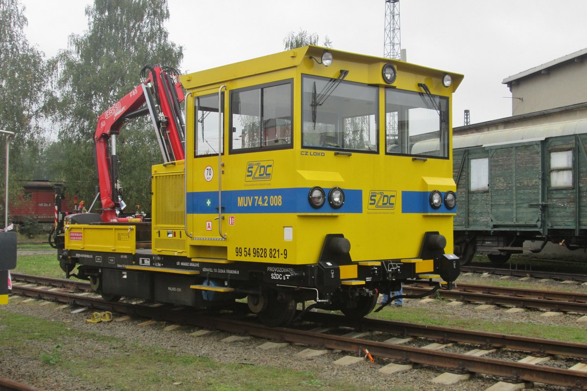 Am trüben 24 September 2017 steht MUV 74.2008 ins Bw von Ceska Trebova.