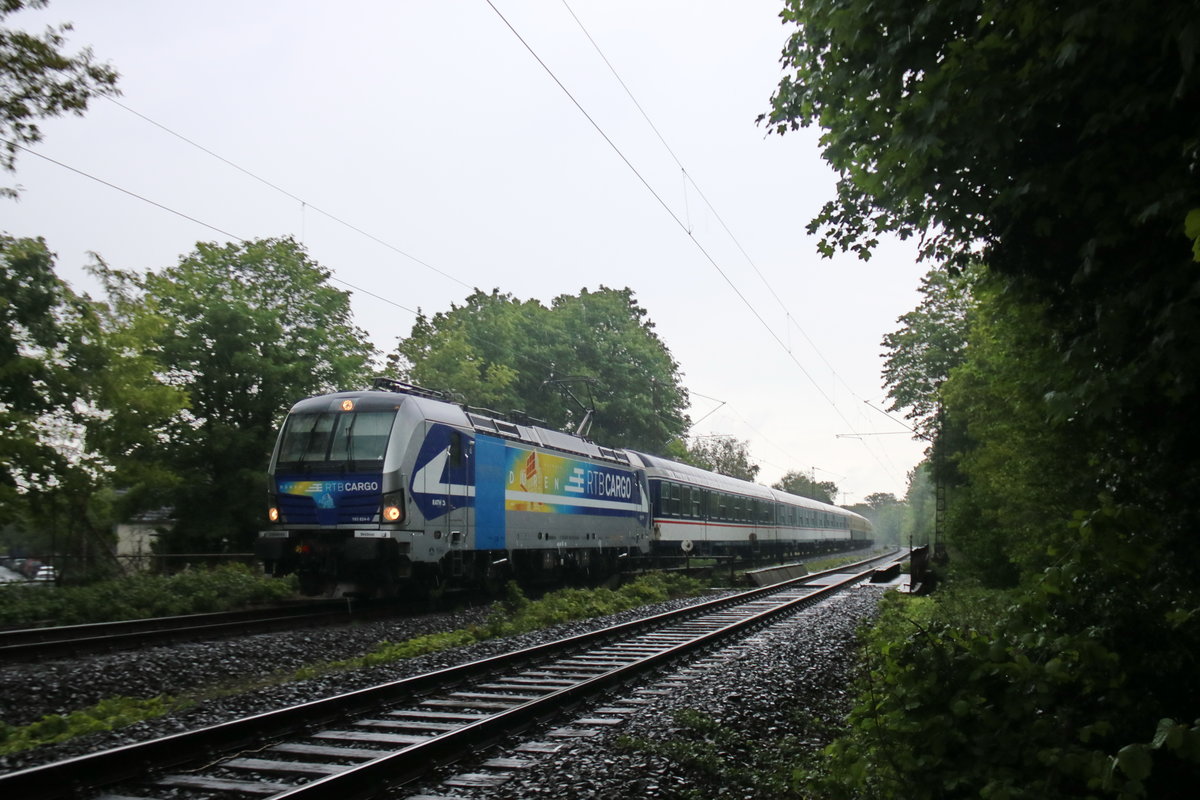 Am verregntetn 10. Mai 2019 machte sich 193 824  Düren  der Rurtalbahn Cargo mit ihrem Sonderzug zum Kreistag Düren auf den Heimweg von Oberhausen nach Düren