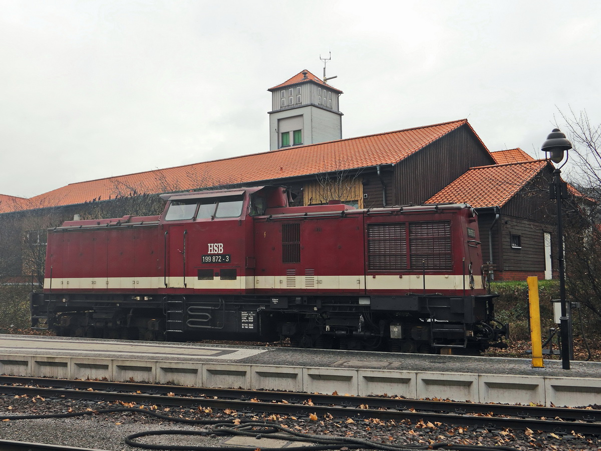 Am Vormittag des 01. Dezember 2016 steht 199 872-3 im Bahnhof Wernigerode. 