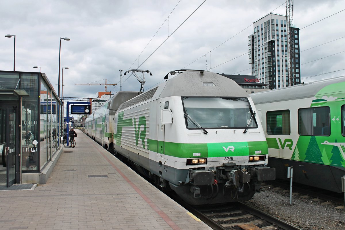 Am Vormittag des 11.07.2019 stand Sr2 3246 mit dem IC 916 (Tampere - Turku) auf Gleis 5 im Startbahnhof und wartete auf ihre Ausfahrt.