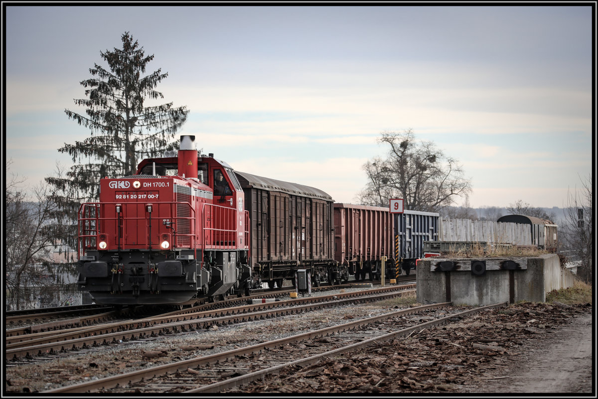 Am Vormittag des 16.Jänner 2019 rollt 1700.1 mit Ihrem Güterzug in den Bahnhof Deutschlandsberg. 
