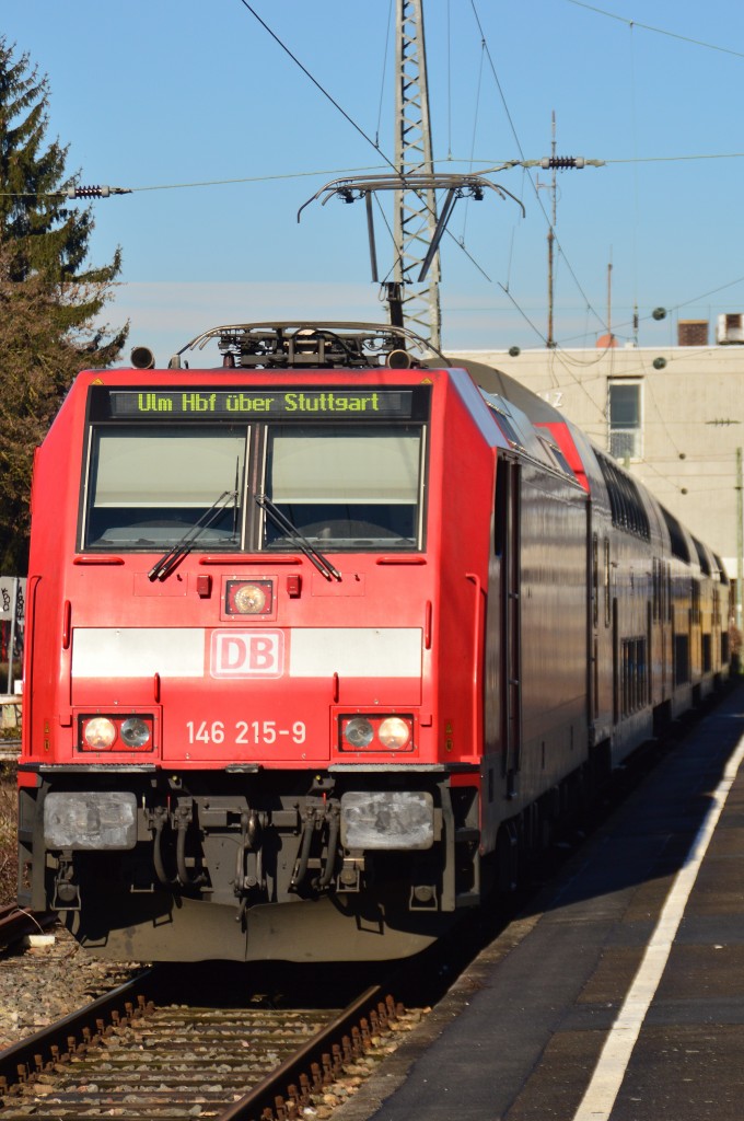Am Vormittag des 17.2.2014 steht mit einer RB nach Ulm Hbf die 146 215-9 am Gleis 12 des Bahnhof Neckarelz im strahlenden Sonnenschein.