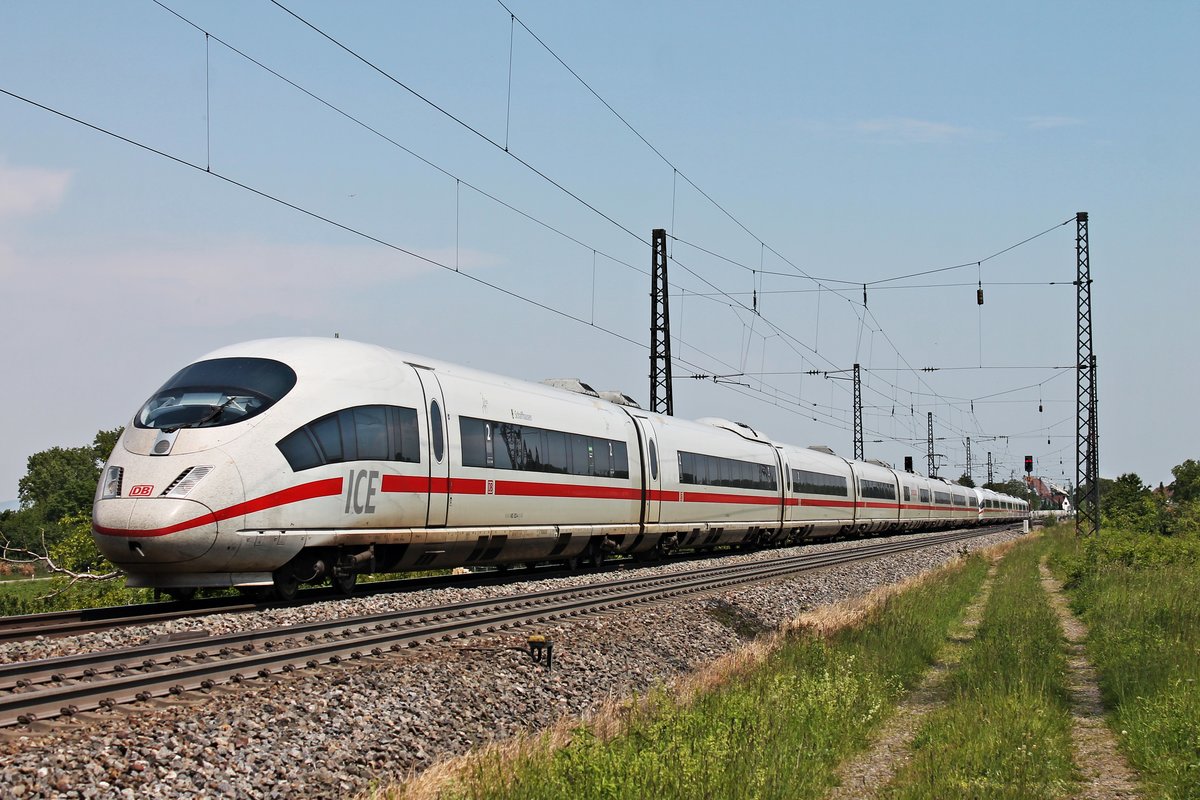 Am Vormittag des 25.05.2019 war 403 523-4  Schaffhausen  zusammen mit 403 011-0  Wiesbaden  auf dem Weg nach Basel SBB, als sie durch den Bahnhof von Heitersheim im Markgräflerland in Richtung Müllheim (Baden) fuhren.
