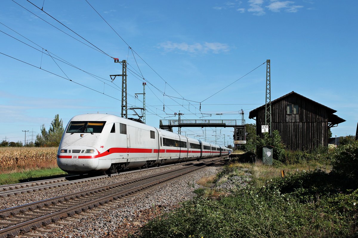 Am Vormittag des 29.09.2019 fuhr 401 072-4/401 587-1  Aschaffenburg  über die Rheintalbahn durch den Haltepunkt von Auggen in Richtung Basel, als dieser auf dem Weg in die Schweiz war.