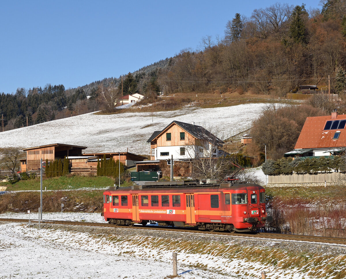 Am winterlichen 07. Jänner 2021 war der betagte ET 15 der Landesbahnen als R 8766 von Übelbach nach Peggau-Deutschfeistritz unerwegs, und wurde von mir kurz vor der Haltestelle Zitoll abgelichtet.
