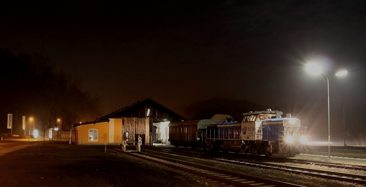 Am Ziel angekommen im Bahnhof Wies Eibiswald auf Gleis 801 am 11.01.2014. DH1700.2 und ein Bdiow. 
