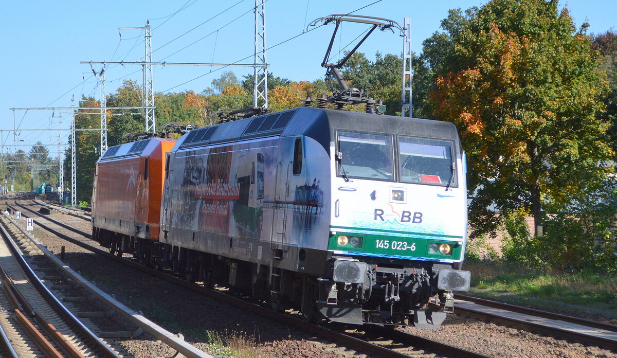 AMEH Trans - ArcelorMittal Eisenhüttenstadt Transport GmbH, Eisenhüttenstadt [D] mit der angemieteten PRESS  145 023-6  [NVR-Nummer: 91 80 6145 083-2 D-PRESS] und am Haken  145-CL 001  [NVR-Nummer: 91 80 6145 081-6 D-EKO] am 07.10.22 Berlin Buch.