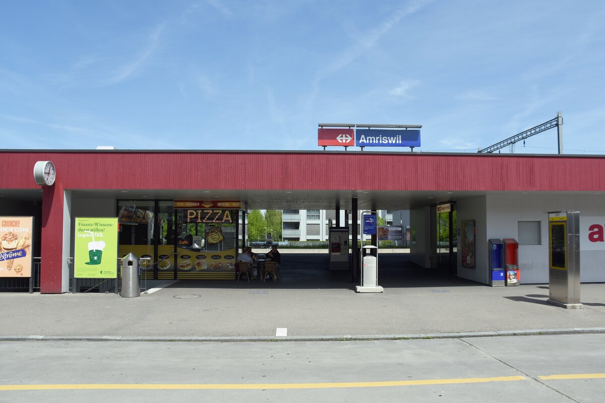AMRISWIL (Kanton Thurgau), 04.05.2023, Haupteingang zum Bahnhof Amriswil