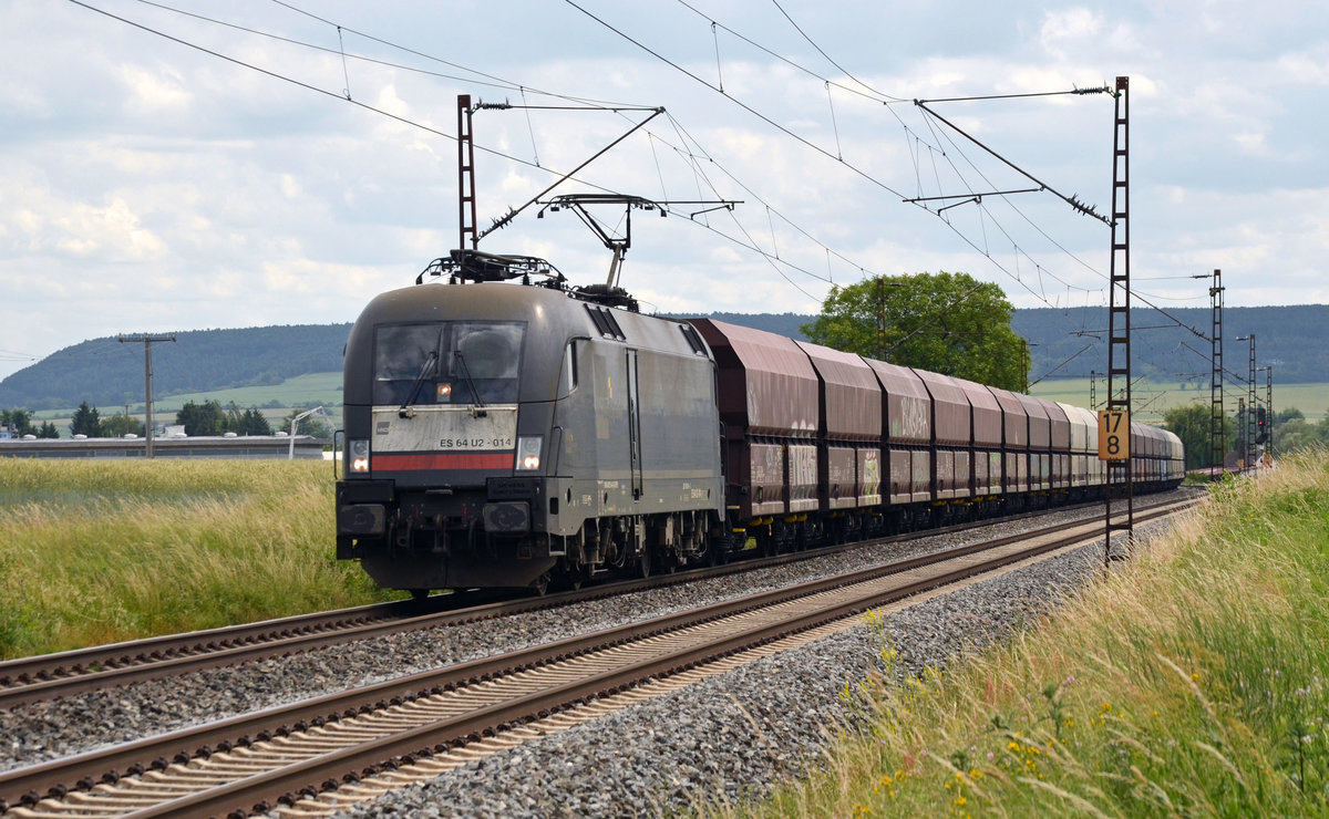 An 182 514 kann man deutlich die Spuren des Einsatzes bei der NIAG erkennen. Am 16.06.17 rollte der Taurus mit einem Kohlezug durch Retzbach-Zellingen Richtung Gemünden.