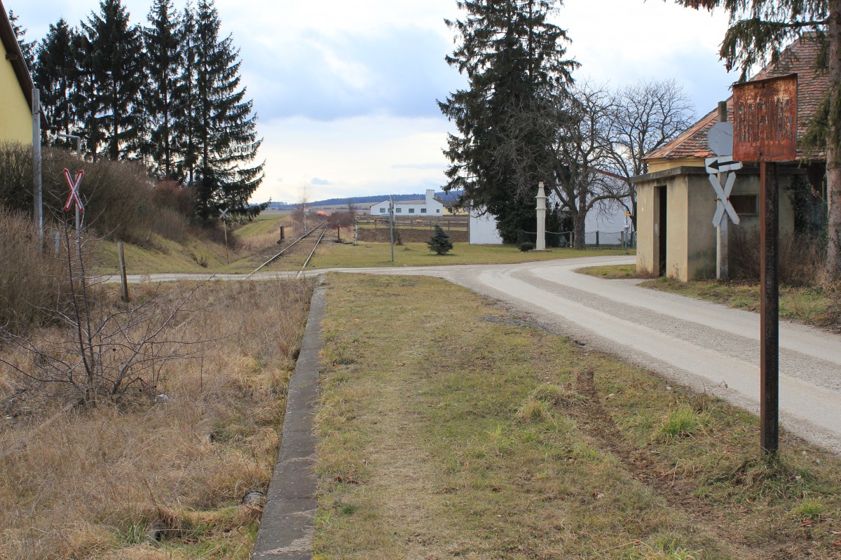 An der Bahnstrecke Zellerndorf - Sigmundsherberg liegt die Haltestelle Rafing bei Km 12,2, 
Feb.2014