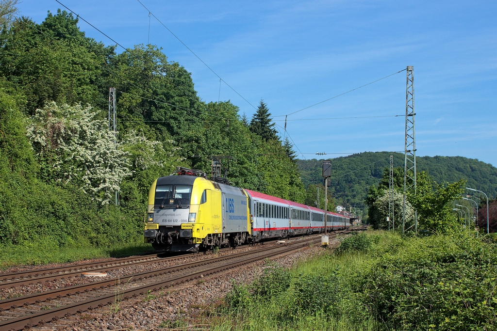 An Christi Himmelfahrt, dem 14.5.2015, zog die 182 596 den IC 119 nach Stuttgart und kam verspätet durch Oberwinter