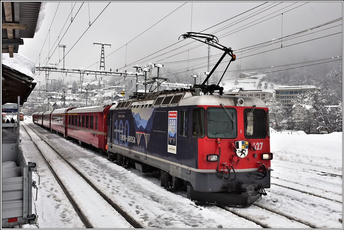 An diesem Tag war die Strecke Ilanz-Disentis gesperrt wegen Lawinengefahr. RE1733 aus Chur endet in Ilanz und Lok Ge 4/4 II 627  Reichenau-Tamins  hat umgesetzt zur Rückfahrt. (22.01.2018)