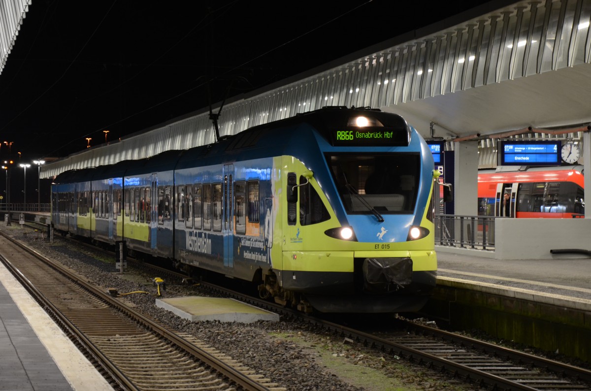 An einem kalten Februarmorgen wartet ein Flirt der Westfalenbahn in Mnster um in wenigen Minuten seine Fahrt nach Osnabrck zu beginnen.
