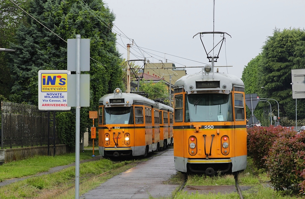 An der ersten Kreuzungsstation der Linie 179 in Molinazzo treffen sich am 03.05.2019 die Steuerwagen 552 und 550
