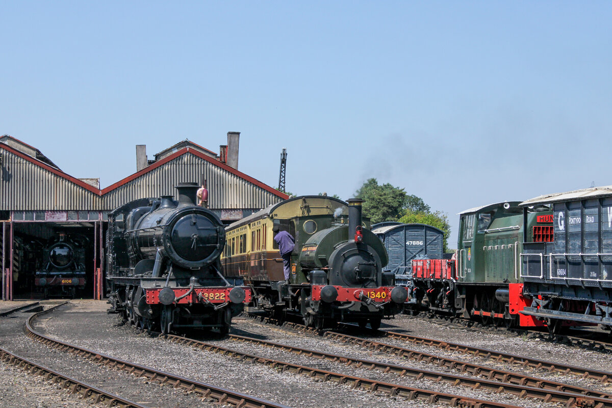 An den  Limited Run Days  pendelt zwischen 11 und 14 Uhr ein Zug auf dem Gel�nde des Didcot Railway Centre hin und her. Nachdem der letzte Zug des Tages erfolgreich an sein Ziel gebracht wurde, rangiert  Trojan  ihren Auto Coach wieder in den Lokschuppen und trifft dabei auf 3822.  Trojan  wird von Fans der Serie Thomas die kleine Lokomotive oft als der  echte  Percy angesehen, da Trojan und Percy sich sehr �hnlich sehen und beide bei Avonside ungef�hr zum selben Zeitpunkt gebaut wurden. (08.07.2026)