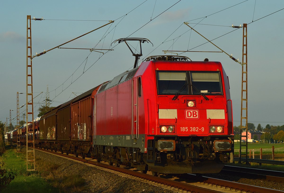 An meinem Geburtstag kommt der VW-Autozug mit der 185 382-9 bei Wickrathhahn, Dienstag den 19.9.2017