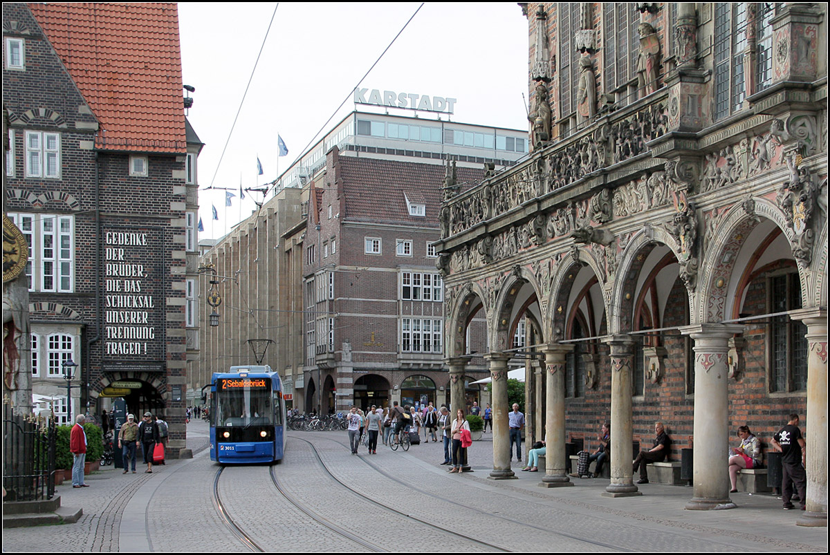 An den Rathaus-Arkaden -

Ein GT8N der Bremer Straßenbahn am dortigen Rathaus.

22.08.2019 (M)
