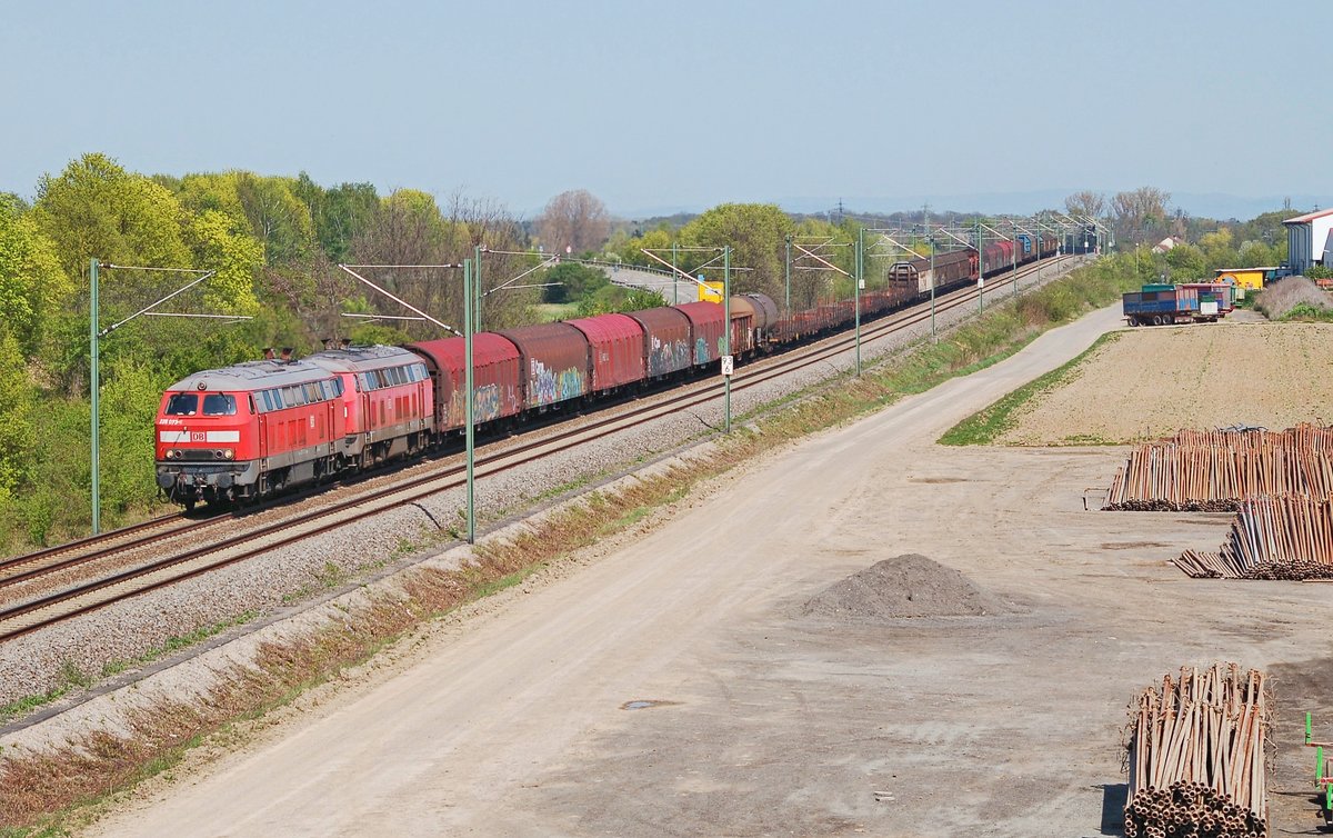 An dieser Stelle völlig überraschend angetroffen: 225 073-6 und eine weitere 225 ziehen ihren Zug, zwischen Limburgerhof & Böhl-Iggelheim, bei Schifferstadt, in Richtung Neustadt(Weinstraße). 20.04.2016