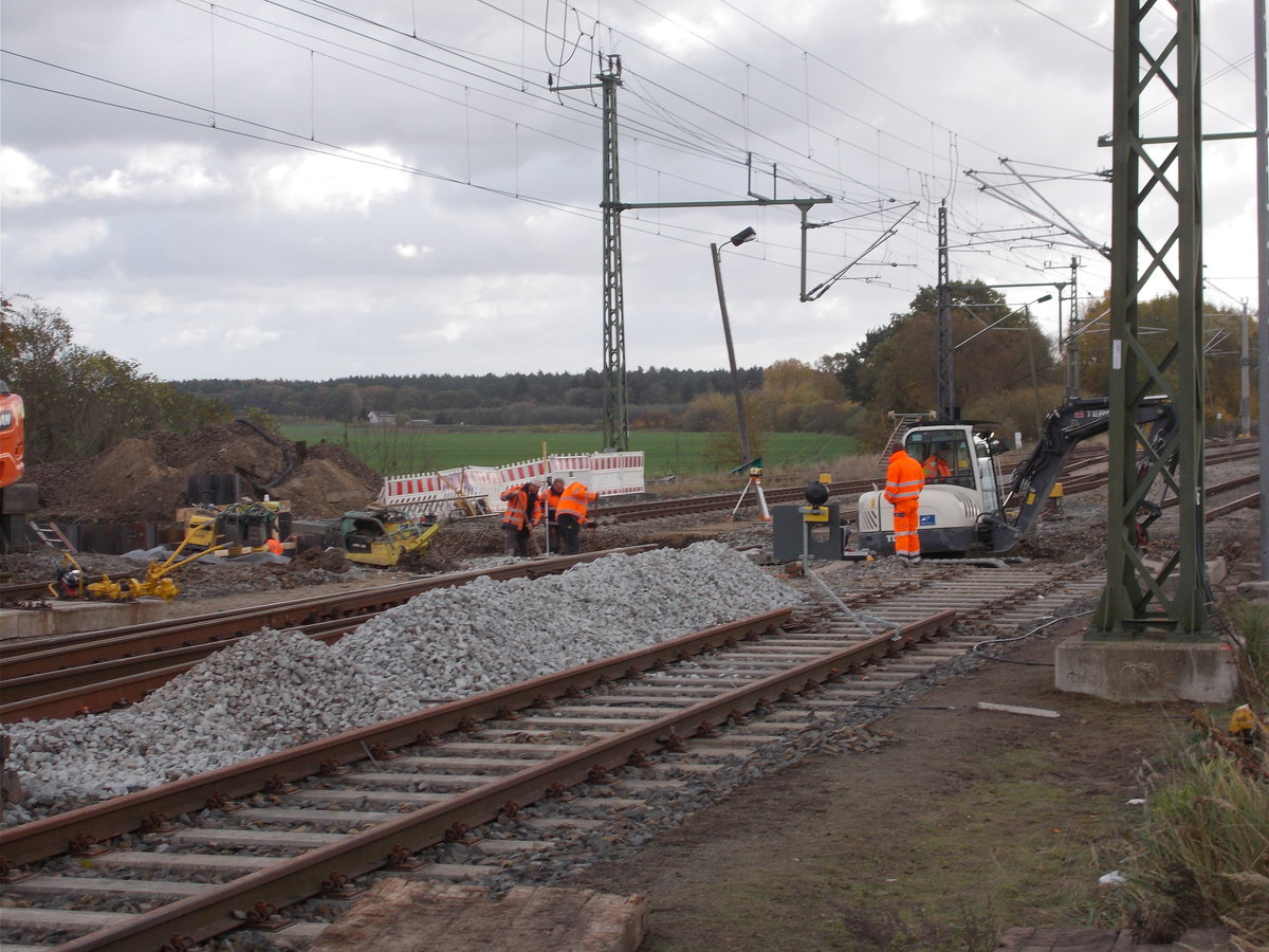 An der Südausfahrt von Züssow wurde sogar am Sonnabend gearbeitet.Aufnahme am 29.Oktober 2016.