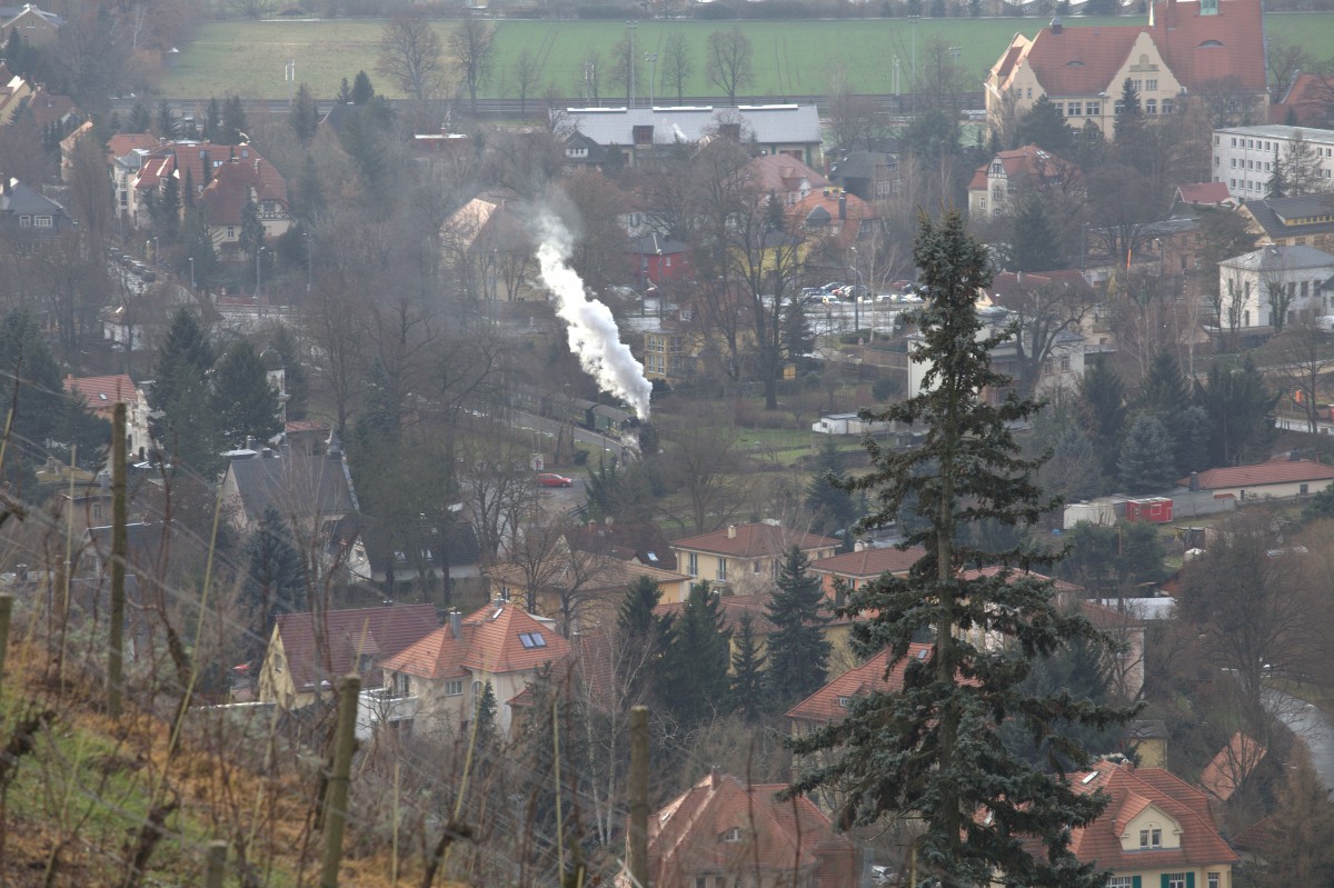 Anfahrt Haltepunkt  Weißes Roß.
Die Geoposition zeigt  den Standort des Fotogerafen. 04.01.2014  10:17  Uhr  Radebeul