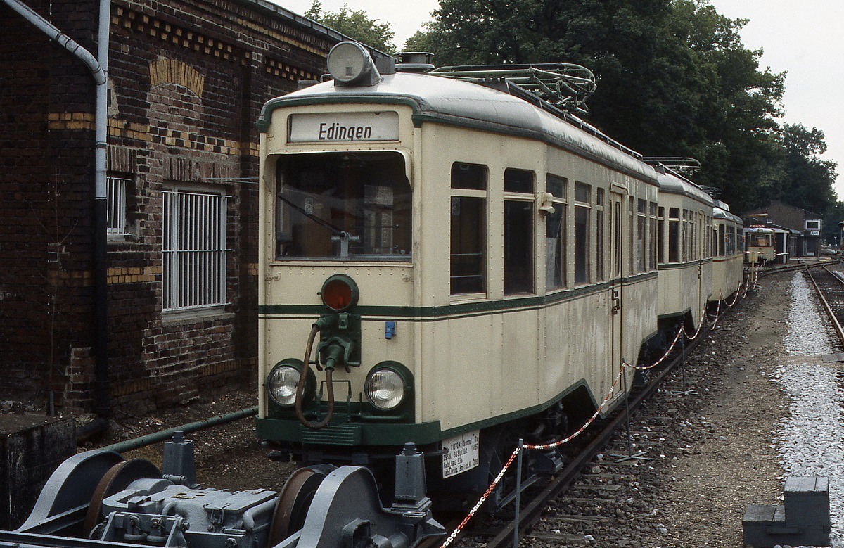 Anfang der 1980er Jahre war der Halbzug 37/38 der OEG im Bahnhof Krefeld Nord abgestellt. 
