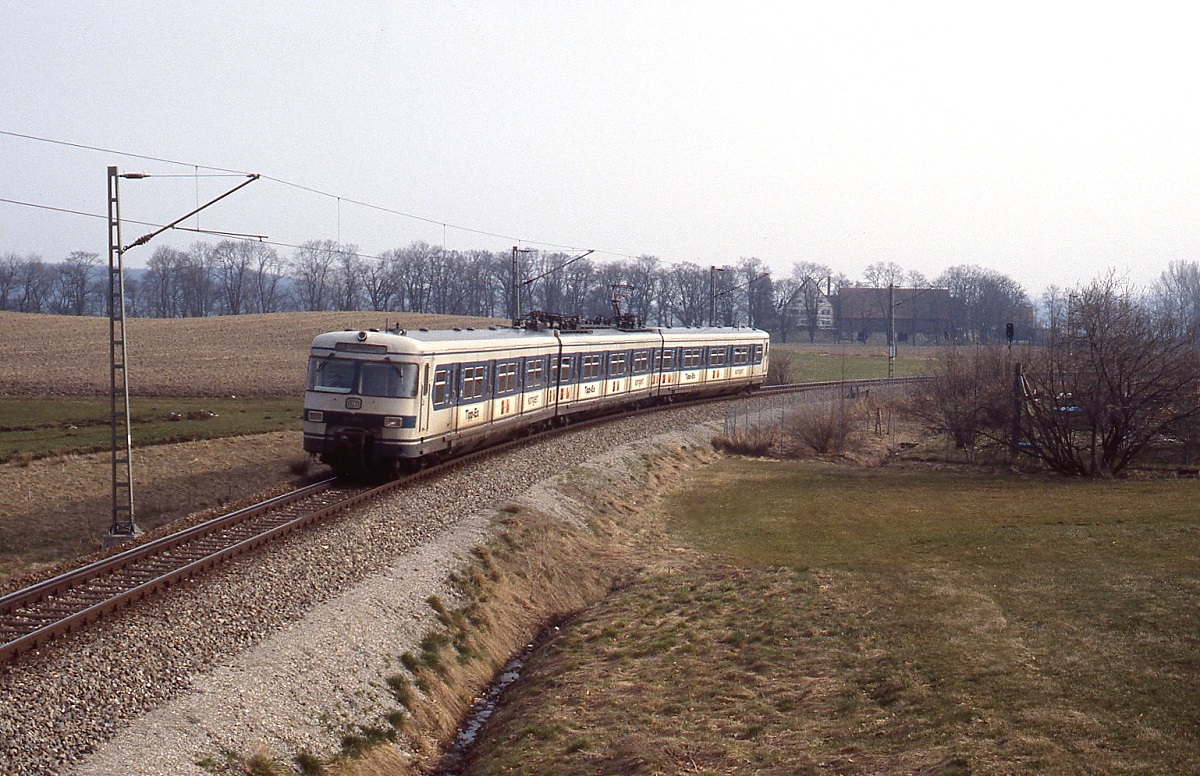 Anfang April 1989 ist ein 420 zwischen Grafing und Ebersberg unterwegs
