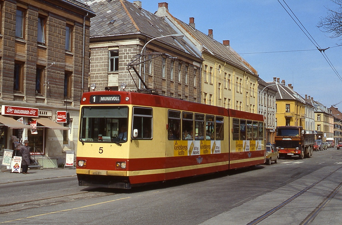Anfang Mai 1988 ist Tw 5 in der Trondheimer Innenstadt unterwegs