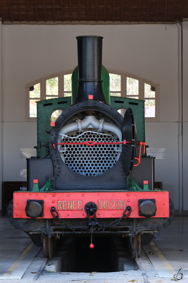 Anfang November 2022 war im Eisenbahnmuseum von Katalonien die aus dem Jahr 1879 stammende Dampflokomotive MZA 571  Vilanova  (040-2019) zu sehen.