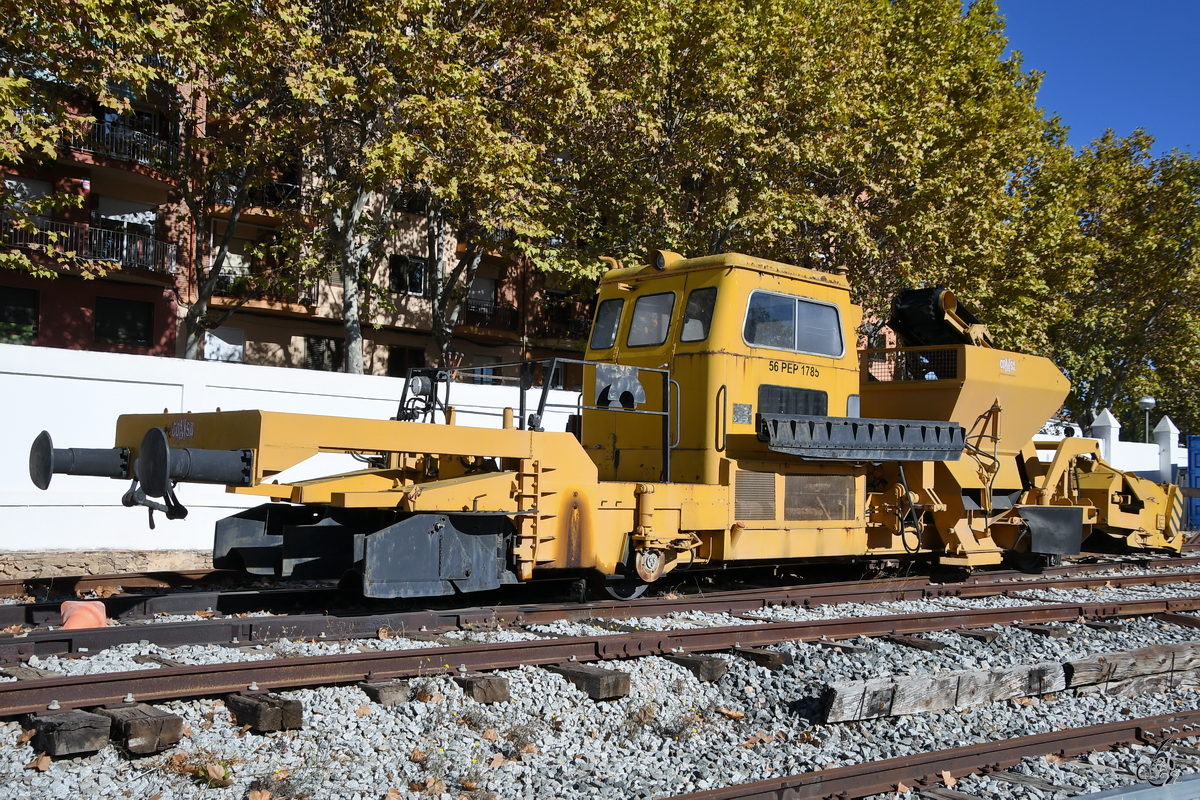 Anfang November 2022 war der Schotterpflug 56PEP1785 im Eisenbahnmuseum von Katalonien in Vilanova i la Geltrú ausgestellt.
