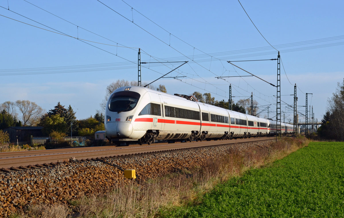 Angeführt von einem Triebzug der Reihe 415 fuhr dieses Gespann am 22.10.17 als ICE 1207 durch Gräfenhainichen Richtung Bitterfeld.