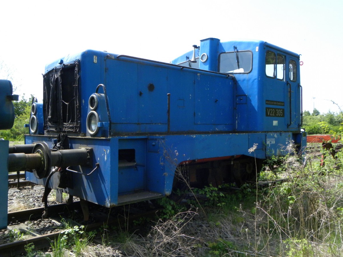Anhaltische Bahngesellschaft V22 305 abgestellt im Bahnhof Klostermansfeld am 05.05.2011 12.15 Uhr, ein paar Tage später wurde sie nach Naumburg abtransportiert