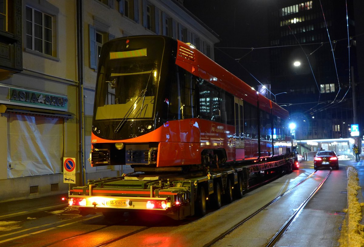 Ankunft und Ablad der erste  Tango  ABe8/12 4001/4101 für die Durchmesserlinie
Trogen-St. Gallen-Appenzell in der Bahnhofstrasse St. Gallen 22.März 2018.