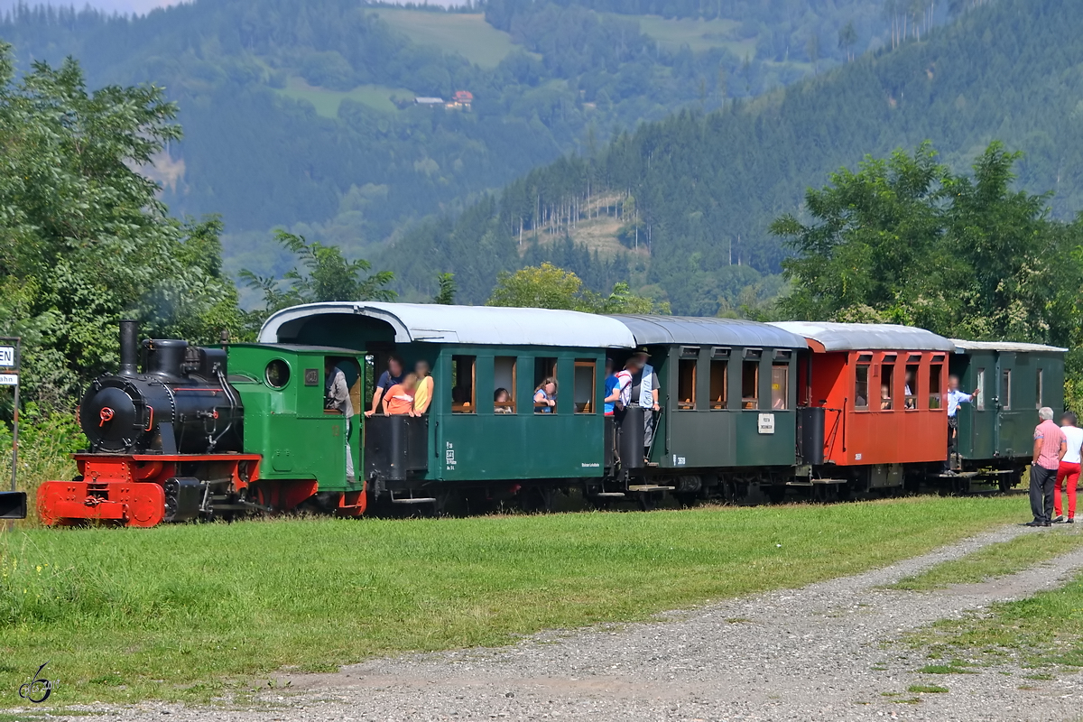 Ankunft eines Zuges der Gurkthalbahn am Bahnhof Treibach-Altenhofen. (September 2019)