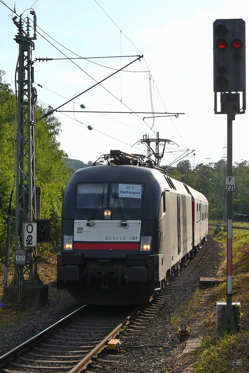 Ankunft der Elektrolokomotive ES 64 U2 - 097 mit einer TRI-Garnitur Ende Mai 2020 in Hattingen.