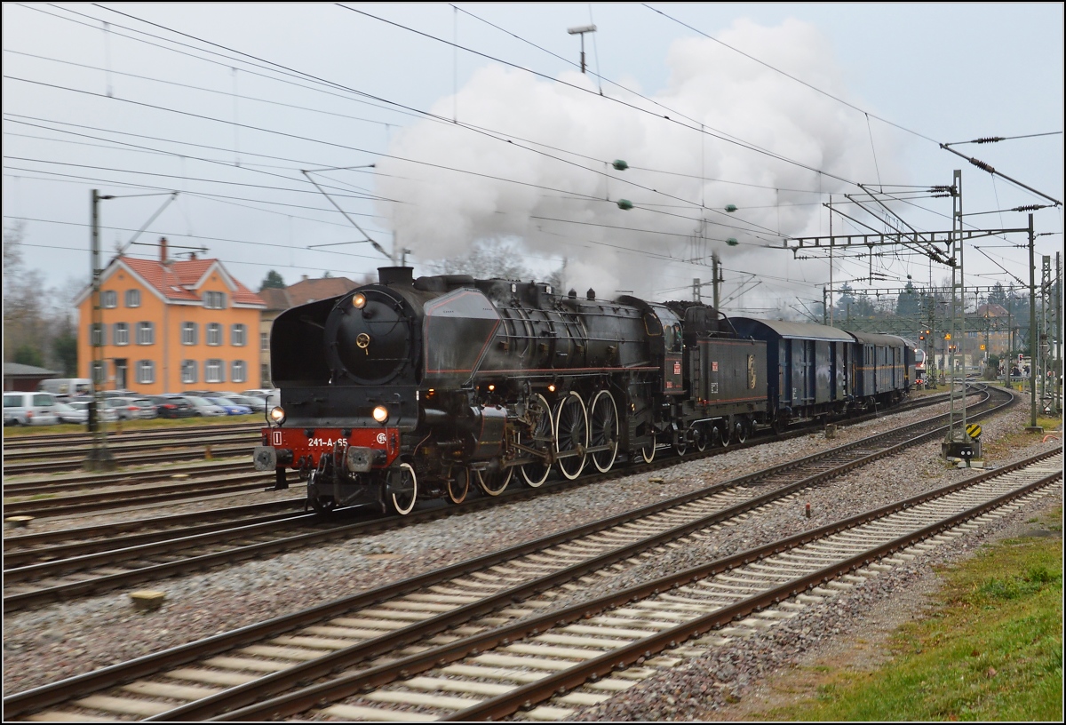 Ankunft der grande Dame 241.A.65 beim freiwilligen Grenzübertritt nach Konstanz. Dezember 2015.