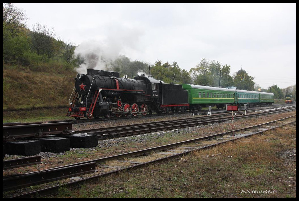 Ankunft L 3535 mit Sonderzug am 12.10.2016 im Bahnhof Kostryschiwka.
