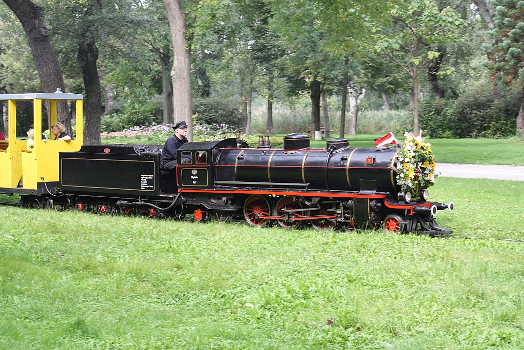 Anlässlich  50 Jahre Donauparkbahn  war die Da2 der wiener Liliputbahn zu Gast auf der Donauparkbahn. Lok Da2 der wiener Liliputbahn am 06.September 2014 zwischen den Haltestellen Donaucity und Rosenschau.
